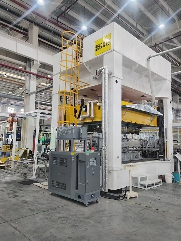 400噸框架式液壓機(jī).jpg